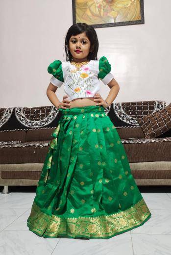 kids lehenga choli silk Children clothing warehouse in Ahmedabad